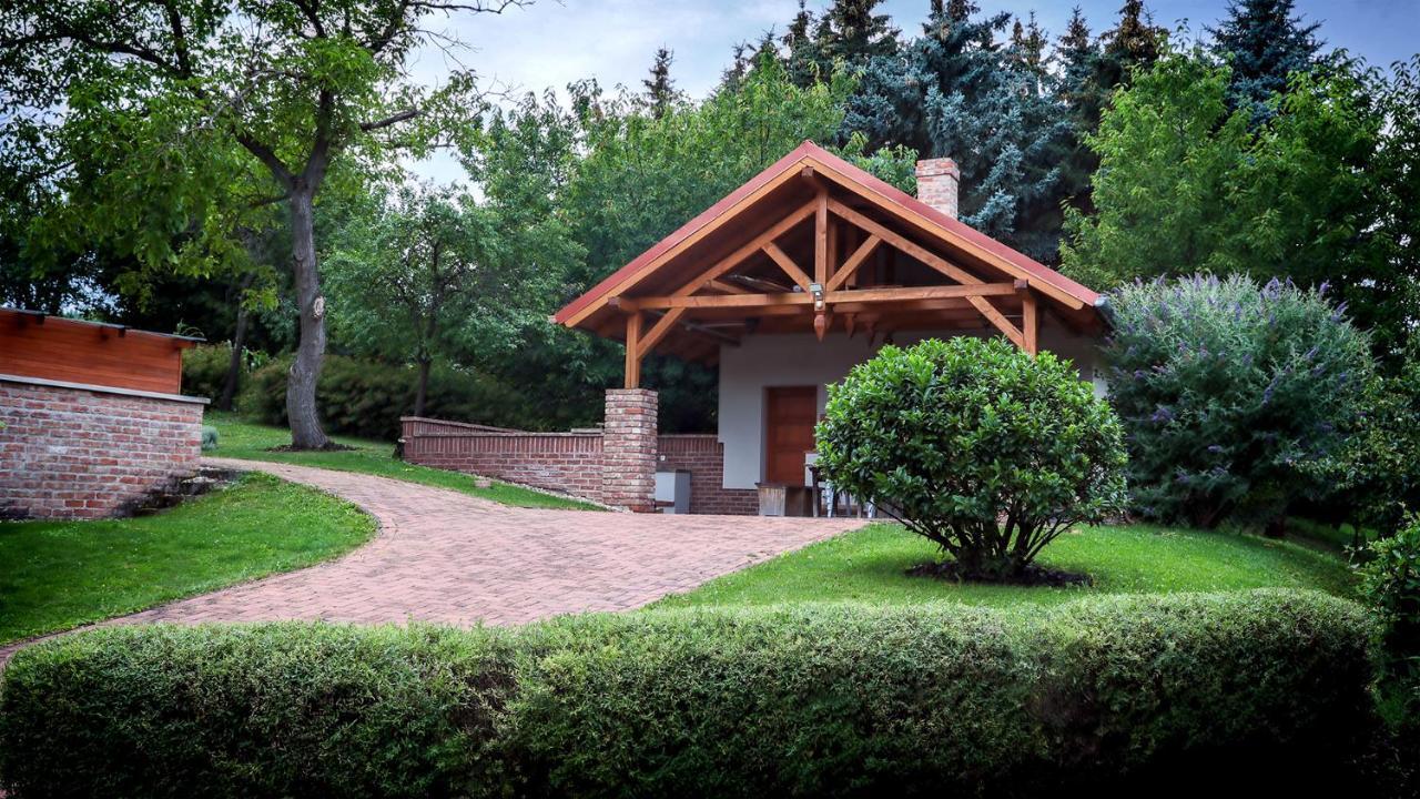 Ozkut Apartmanhaz Olmod Екстериор снимка