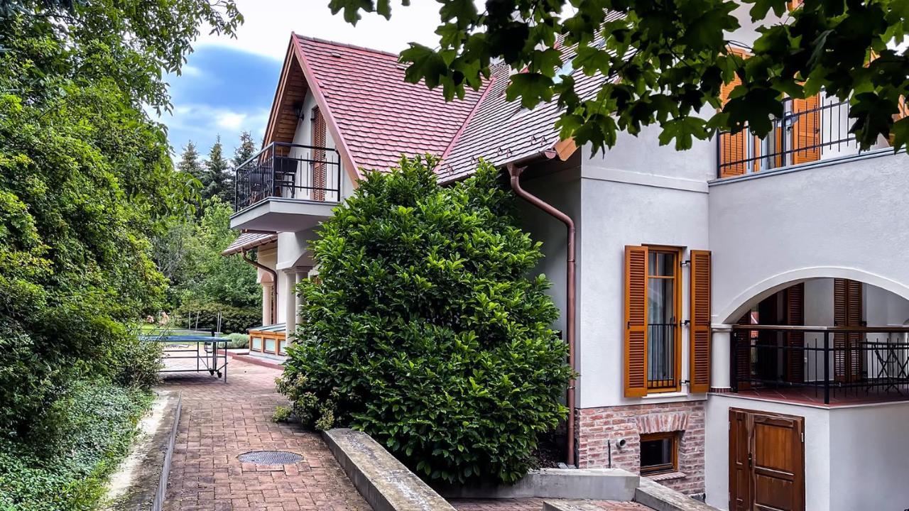 Ozkut Apartmanhaz Olmod Екстериор снимка