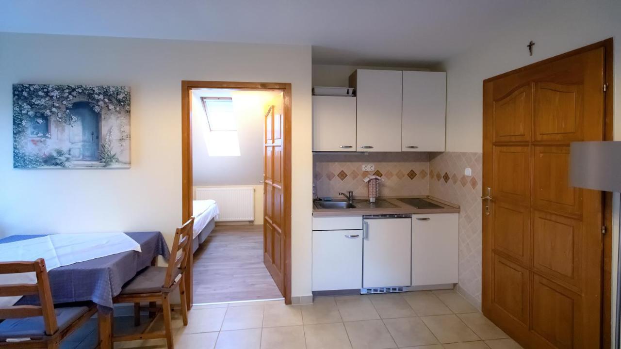 Ozkut Apartmanhaz Olmod Екстериор снимка