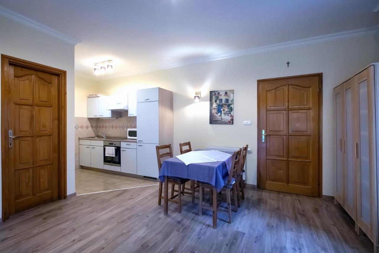 Ozkut Apartmanhaz Olmod Екстериор снимка