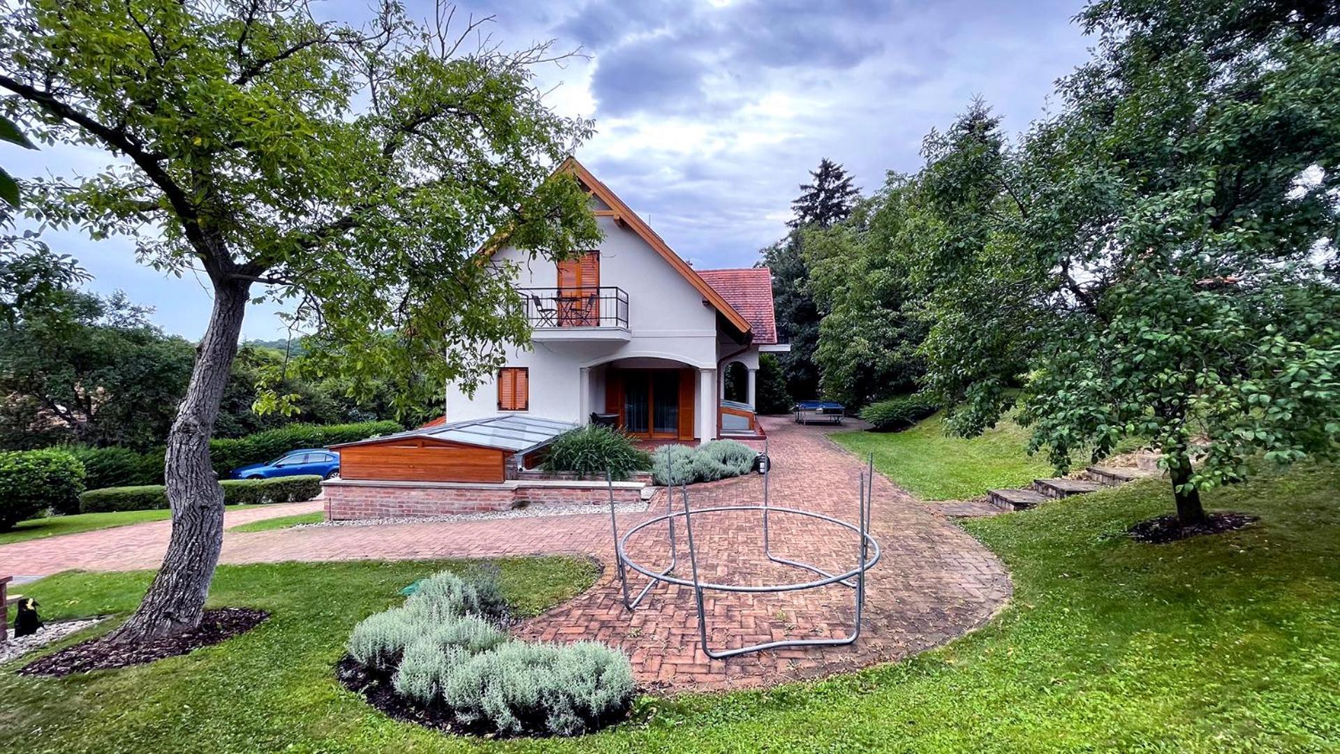 Ozkut Apartmanhaz Olmod Екстериор снимка