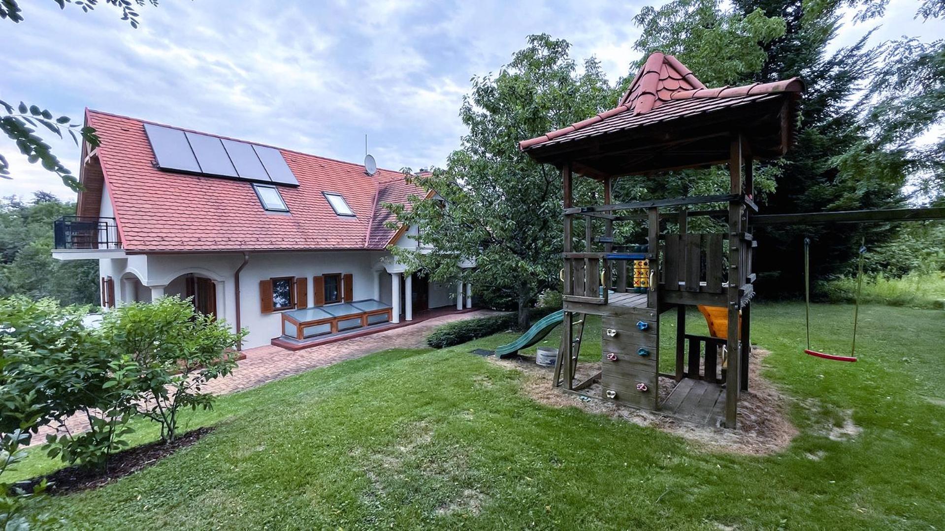 Ozkut Apartmanhaz Olmod Екстериор снимка